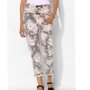 BDG Floral  high waisted Mom Jean size 29
